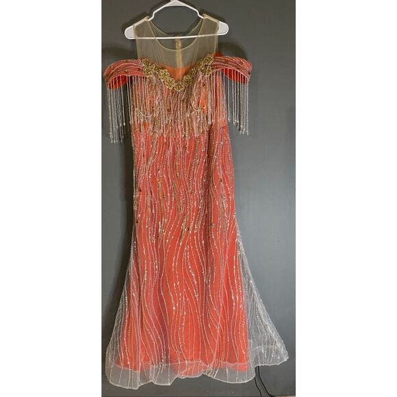 Sheer Overlay Sequins Bead Embellishments Illusion Neckline Dress 112x151CM - Picture 2 of 9